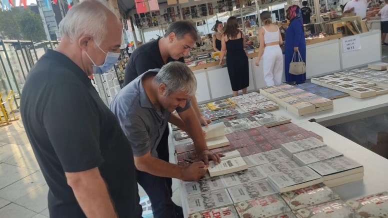 Beşiktaş Edebiyat, Kitap ve Plak Festivali şimdiden binlerce ziyaretçi ağırladı