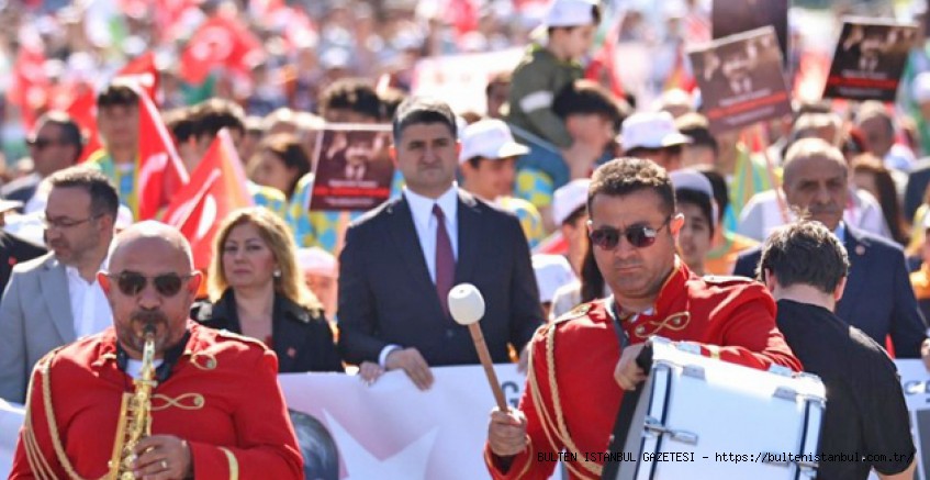 ATAŞEHİR'DE 19 MAYIS COŞKUSU DORUĞA ULAŞTI