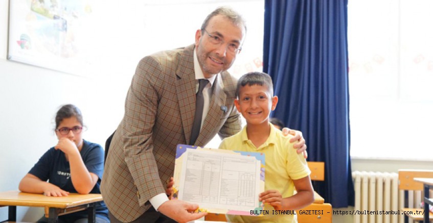 BAŞKAN AHMET CİN, ÖĞRENCİLERİN KARNE SEVİNCİNE ORTAK OLDU