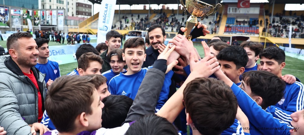 Çocuklar yarıyıl tatilini “Bağcılar’ın Yıldızları Futbol Turnuvası’nda” değerlendirdi 