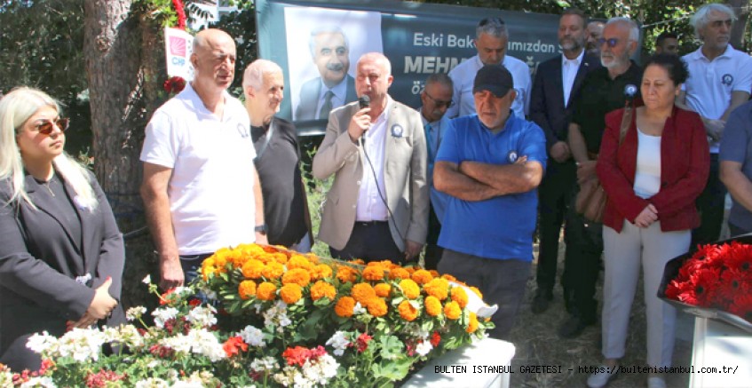 ESKİ BAKAN MEHMET MOĞULTAY KABRİ BAŞINDA ANILDI