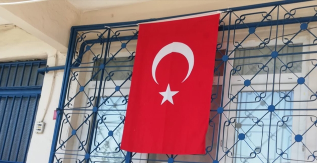 KARTAL KIRMIZI BEYAZ RENKLERE BÜRÜNDÜ
