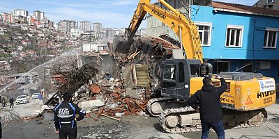 6 BİNANIN YIKIMINA BAŞLANDI