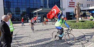 ATAŞEHİR’DEN ANITKABİR’E BİSİKLETLERLE KORTEJ OLUŞTURULDU