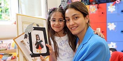 ATAŞEHİRLİ MİNİKLER KARNELERİNİ ALDI
