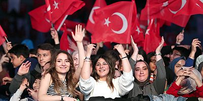 Bağcılar’da gençler,19 Mayıs coşkusunu Oğuzhan Koç’la yaşadı