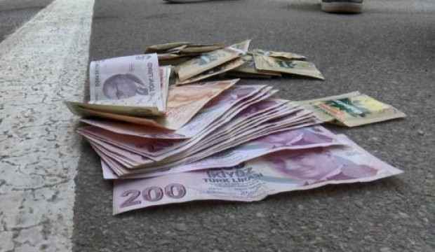 Bursa'da hemşire aracının üzerinde para dolu cip kutusu buldu