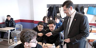 ÇEKMEKÖY'DE ON BİN ÖĞRENCİYE ÜCRETSİZ DİJİTAL DERSHANE