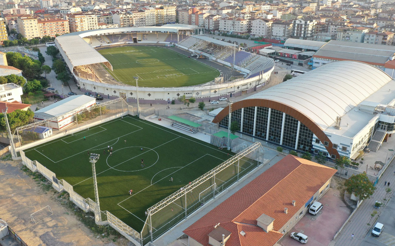Gebze Stadı’nın çim halı zemini serildi