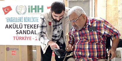 İHH, 60 ADET AKÜLÜ TEKERLEKLİ SANDALYE DAĞITTI