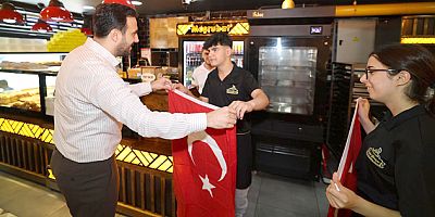 İSTANBUL AY YILDIZLA SÜSLENDİ! 