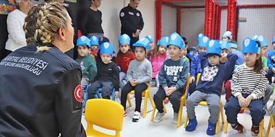KARTAL BELEDİYESİ KREŞ ÖĞRENCİLERİNE SİVİL SAVUNMA GÜNÜ’NDE AFET EĞİTİMİ
