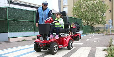 KARTALLI MİNİKLERE TRAFİK EĞİTİMİ