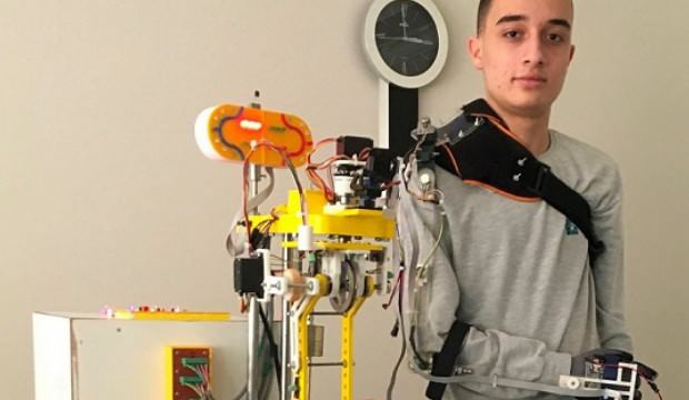 Lise öğrencisi mobil robot kol projesiyle dünya birincisi oldu