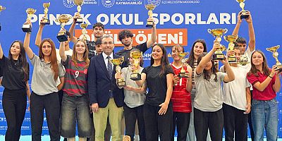 PENDİK'İN ŞAMPİYONLARI KUPALARINA KAVUŞTU