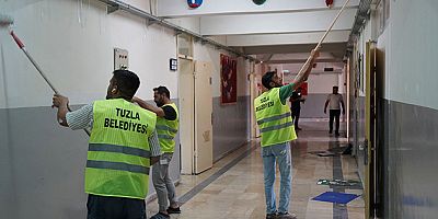 TUZLA BELEDİYESİ’NDEN OKULLARA BAKIM ONARIM DESTEĞİ   