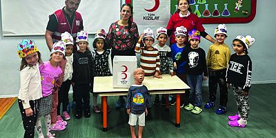 Tuzla’da anaokulu öğrencileri Kızılay’a yardım topladı