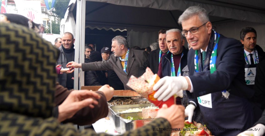 ÜMRANİYE'DE 3 TON HAMSİ DAĞITILDI
